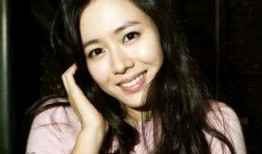 娱乐圈新热爆料女星,神秘女星身份曝光，背后故事令人震惊！